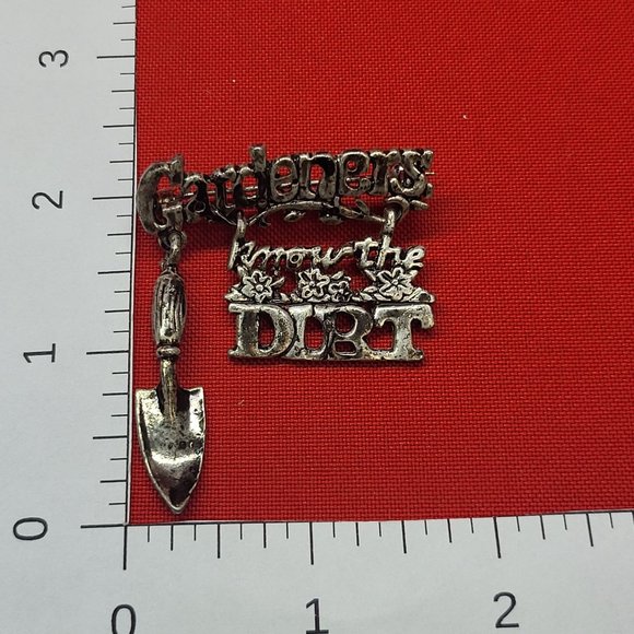 VTG Danecraft Gardening Pin Brooch Gardeners Know the Dirt Dangle Silver Tone - Picture 9 of 12